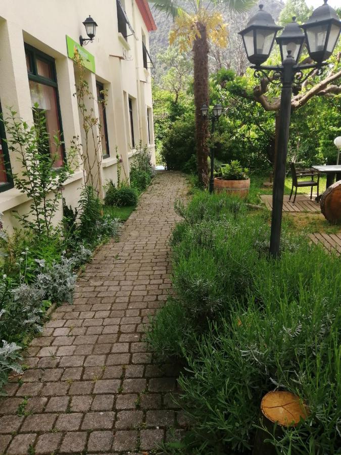 Gasthaus La Mirabelle-casteil Country House Exterior foto