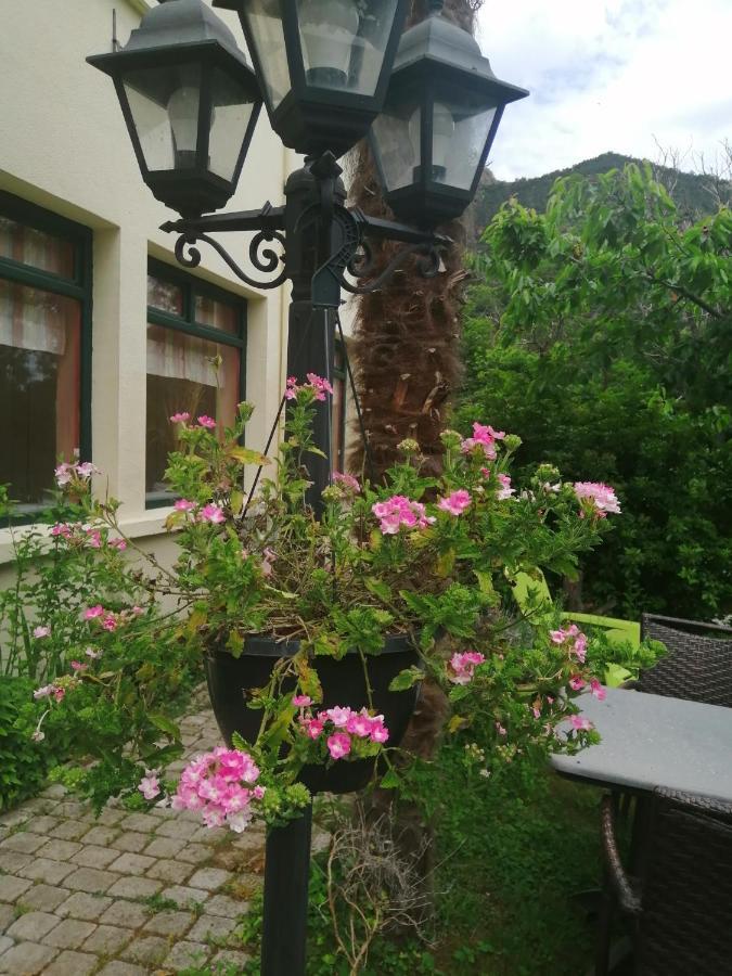 Gasthaus La Mirabelle-casteil Country House Exterior foto