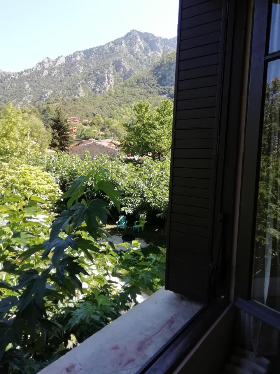 Gasthaus La Mirabelle-casteil Country House Exterior foto