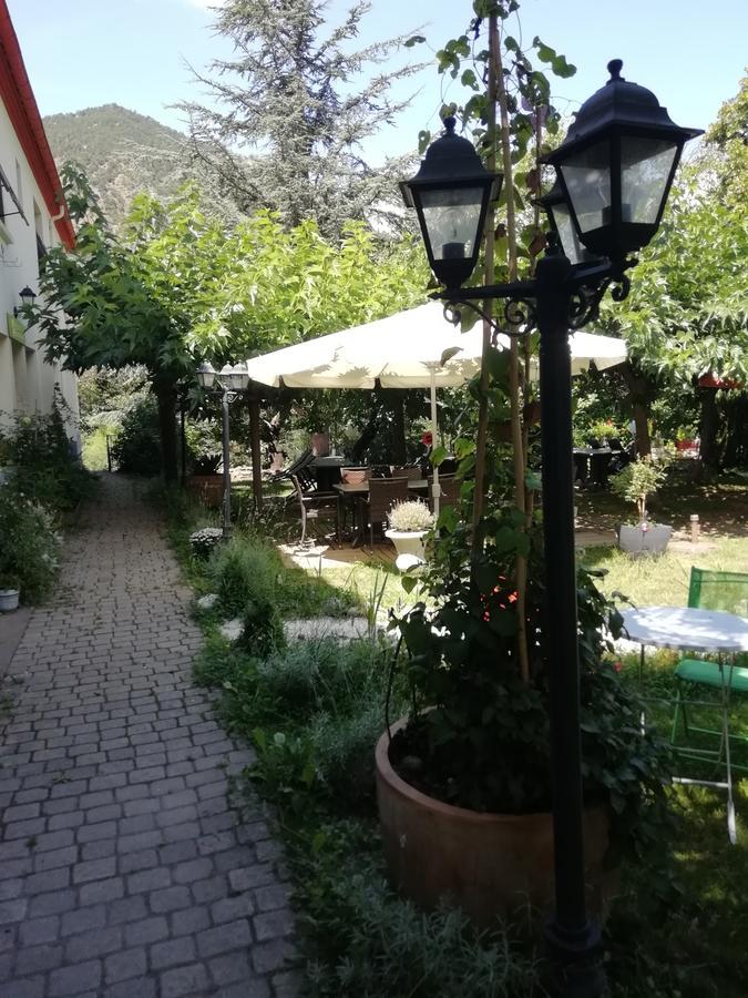 Gasthaus La Mirabelle-casteil Country House Exterior foto