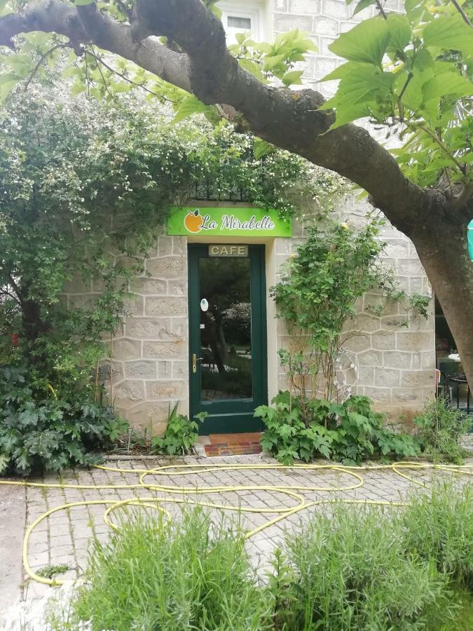 Gasthaus La Mirabelle-casteil Country House Exterior foto